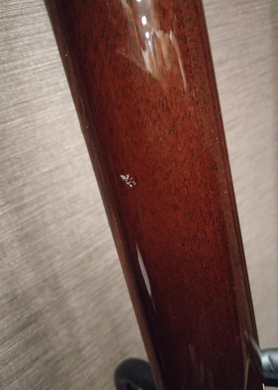 キズがあります。