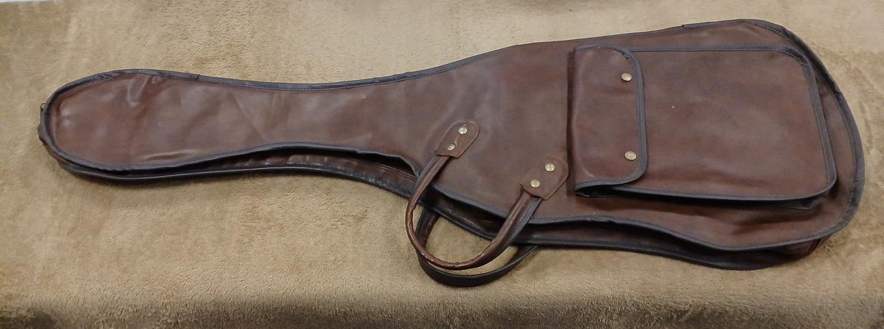 ソフトケースは非純正です