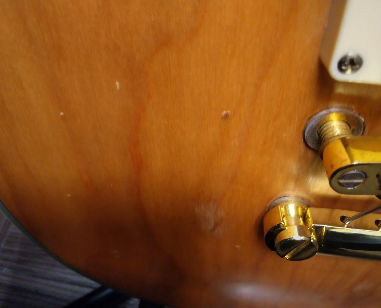 キズの上から塗装してます。