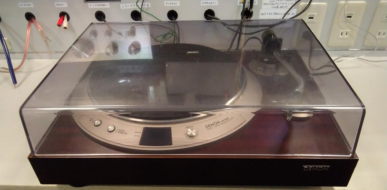 ダストカバーにキズがあります。