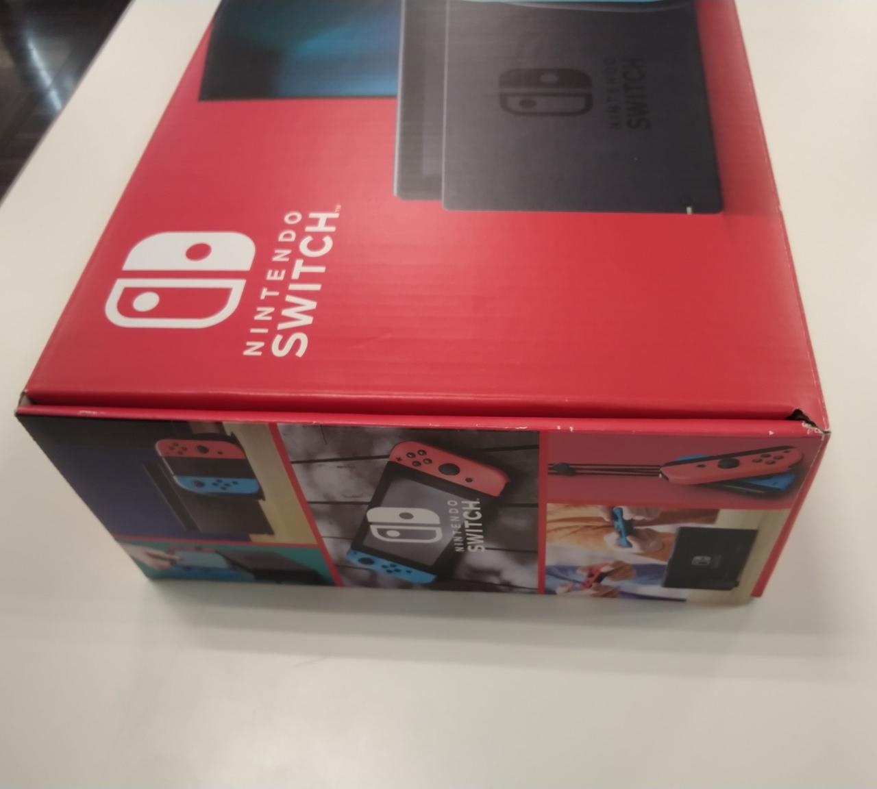 化粧箱に傷みがあります。