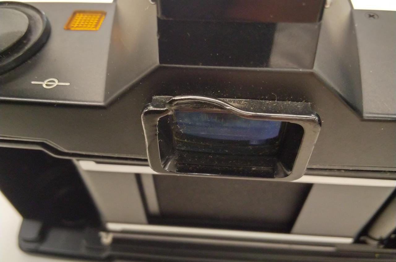 ファインダーの外観が変形せてます。