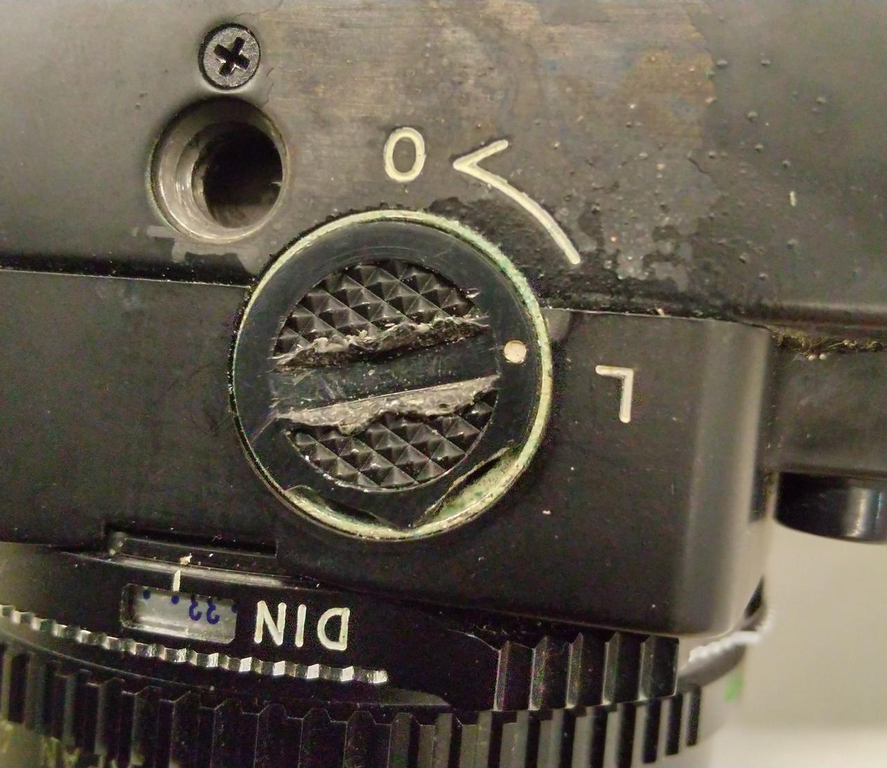 フタが破損して、外れやすいです。