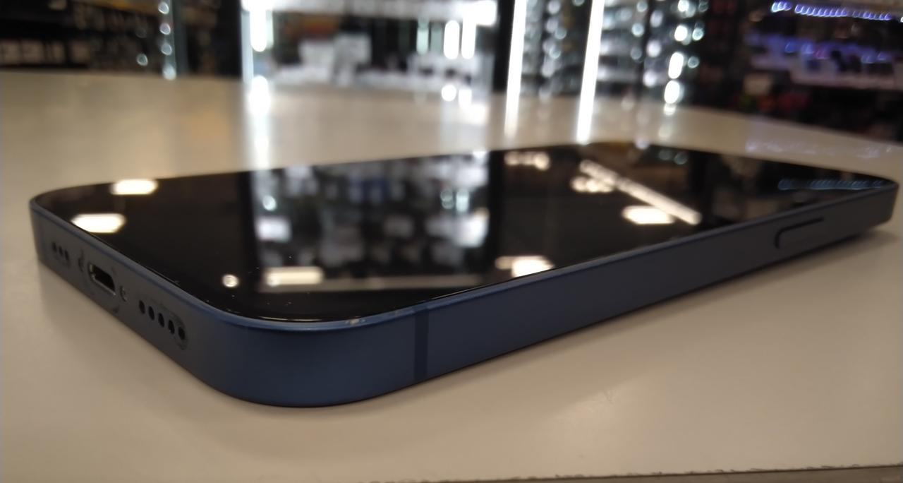 キズがあります。