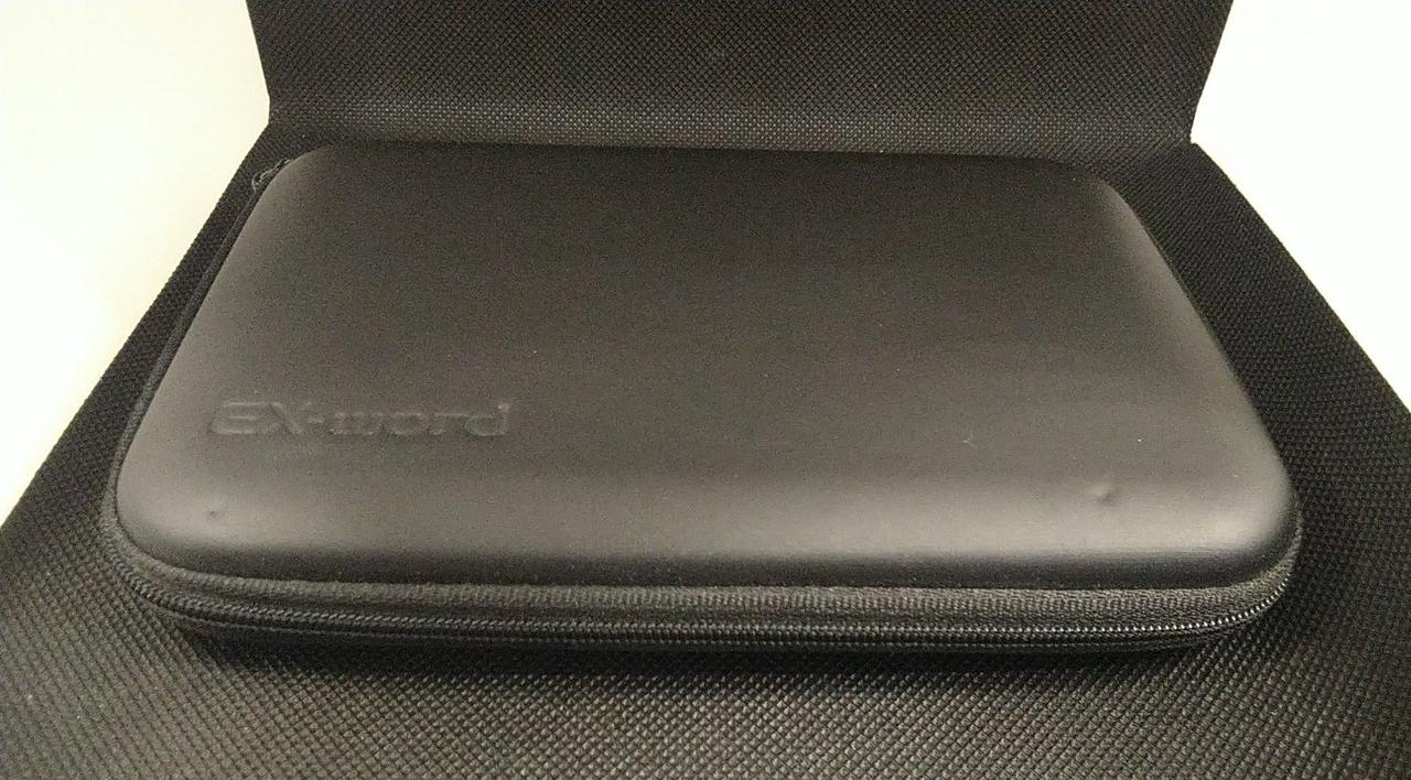 付属品はポーチのみです