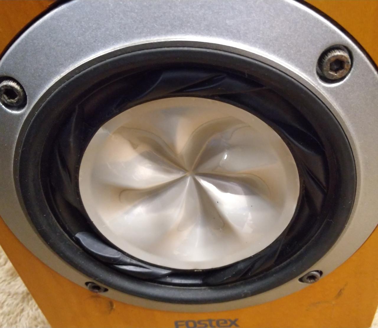 裂けてる箇所があります。