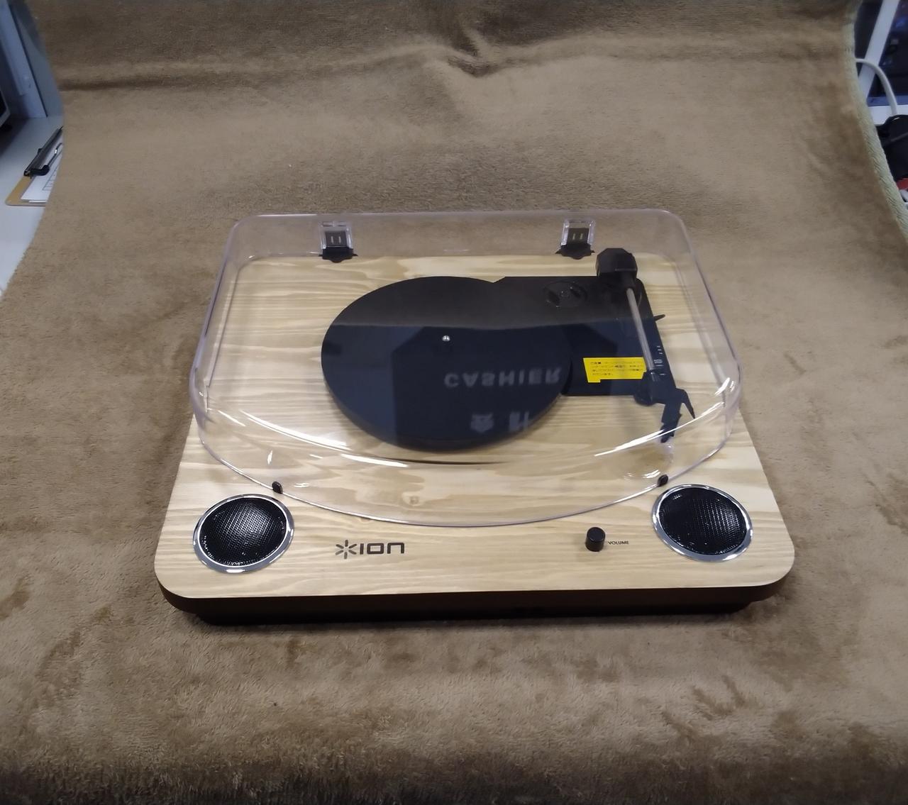 ダストカバーに細かい擦れキズがあります。