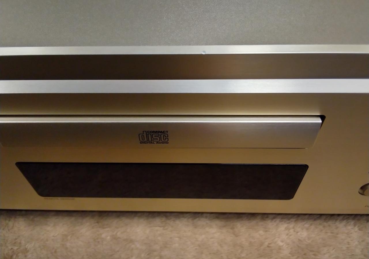 キズがあります。