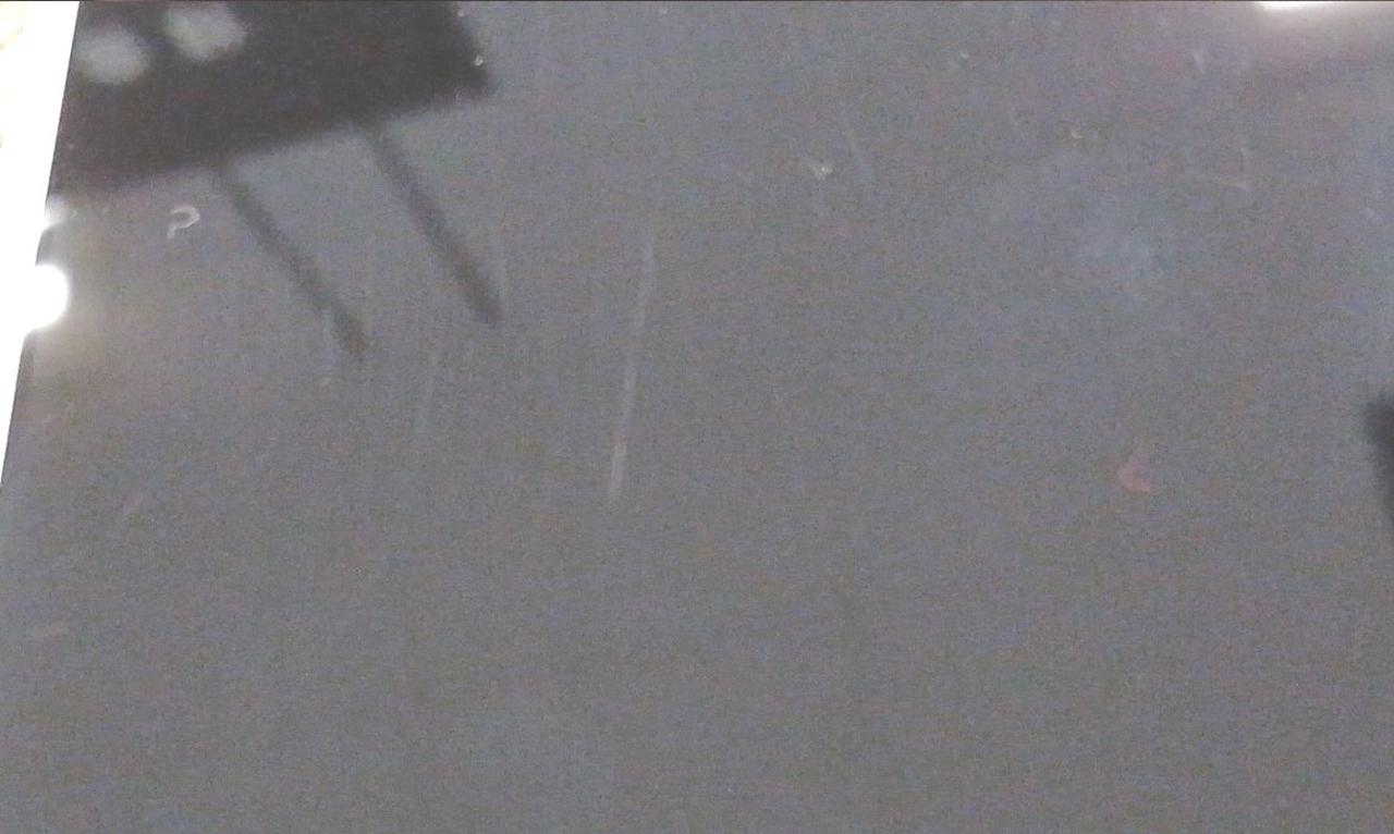 液晶にキズあります