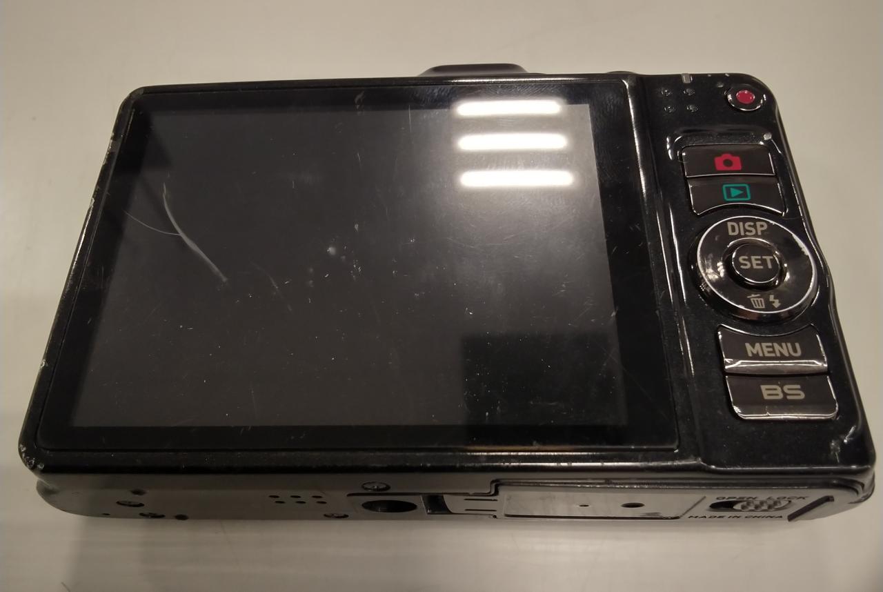 液晶画面にキズがあります。