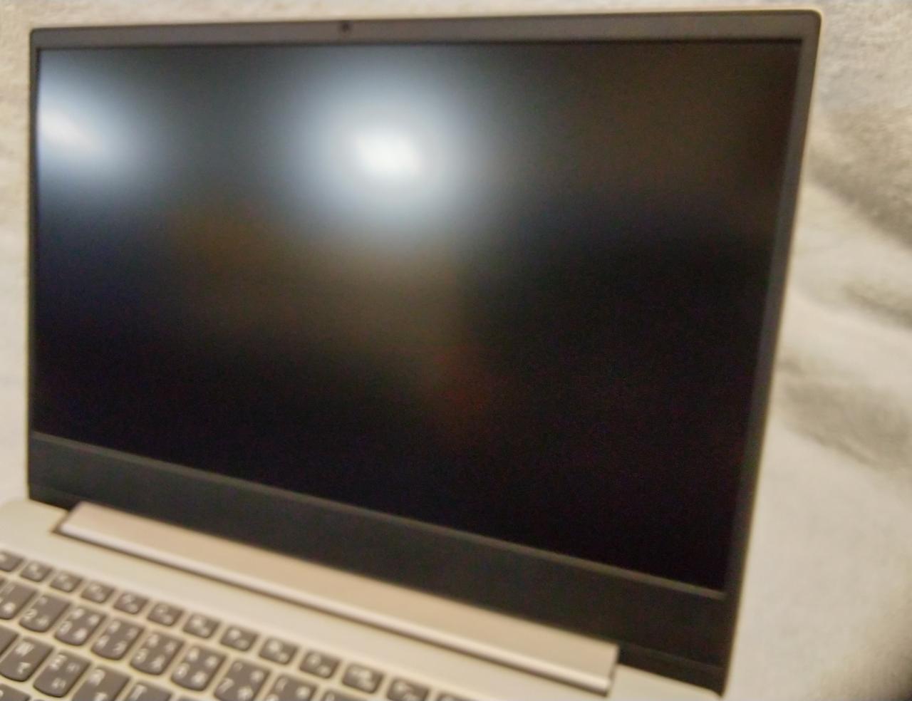 液晶画面にはキズはありません。