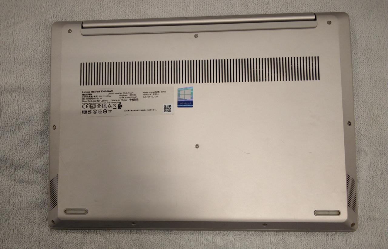 キズ、汚れがあります。