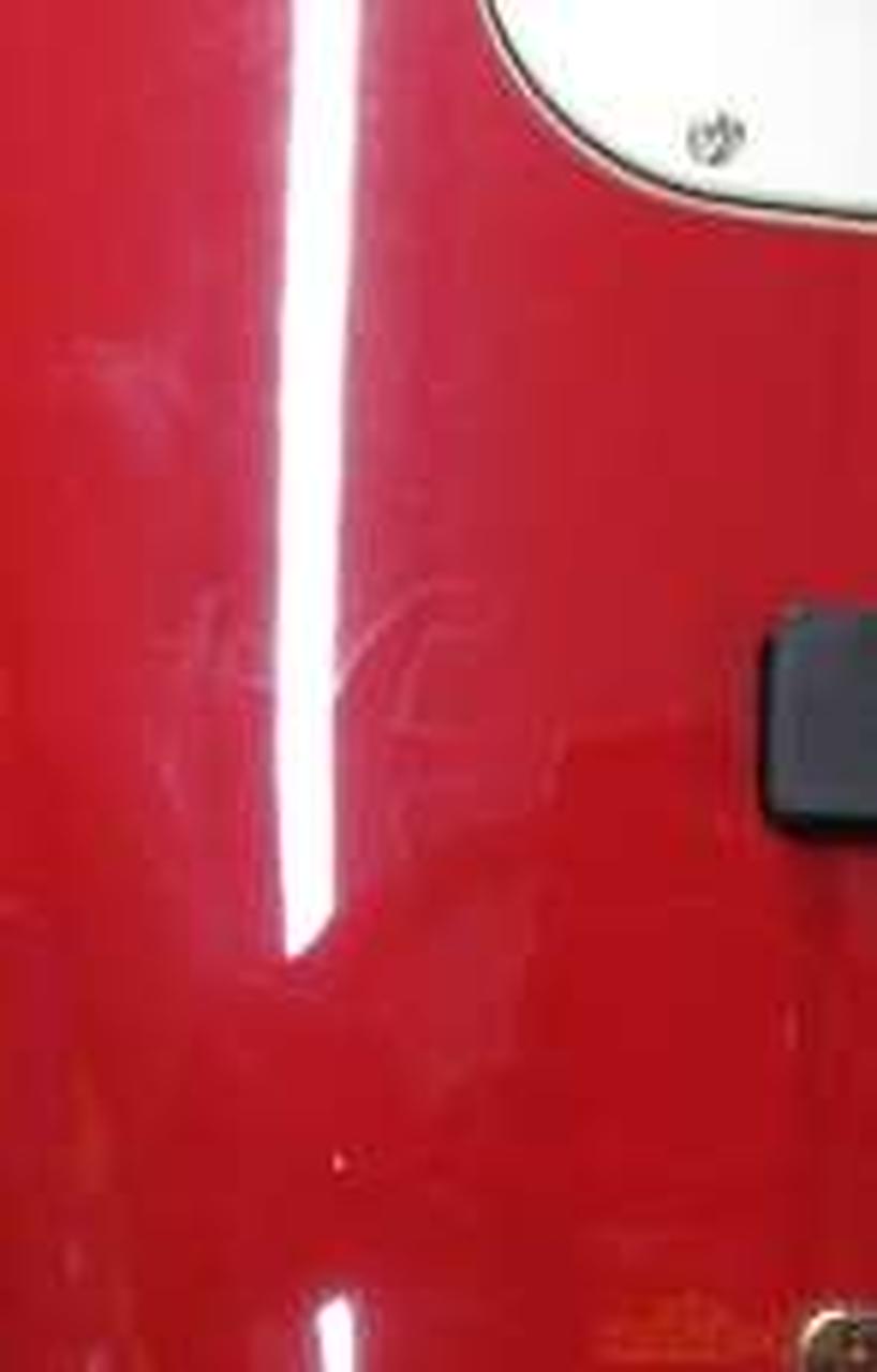 リアピックアップのそばにシール痕あります