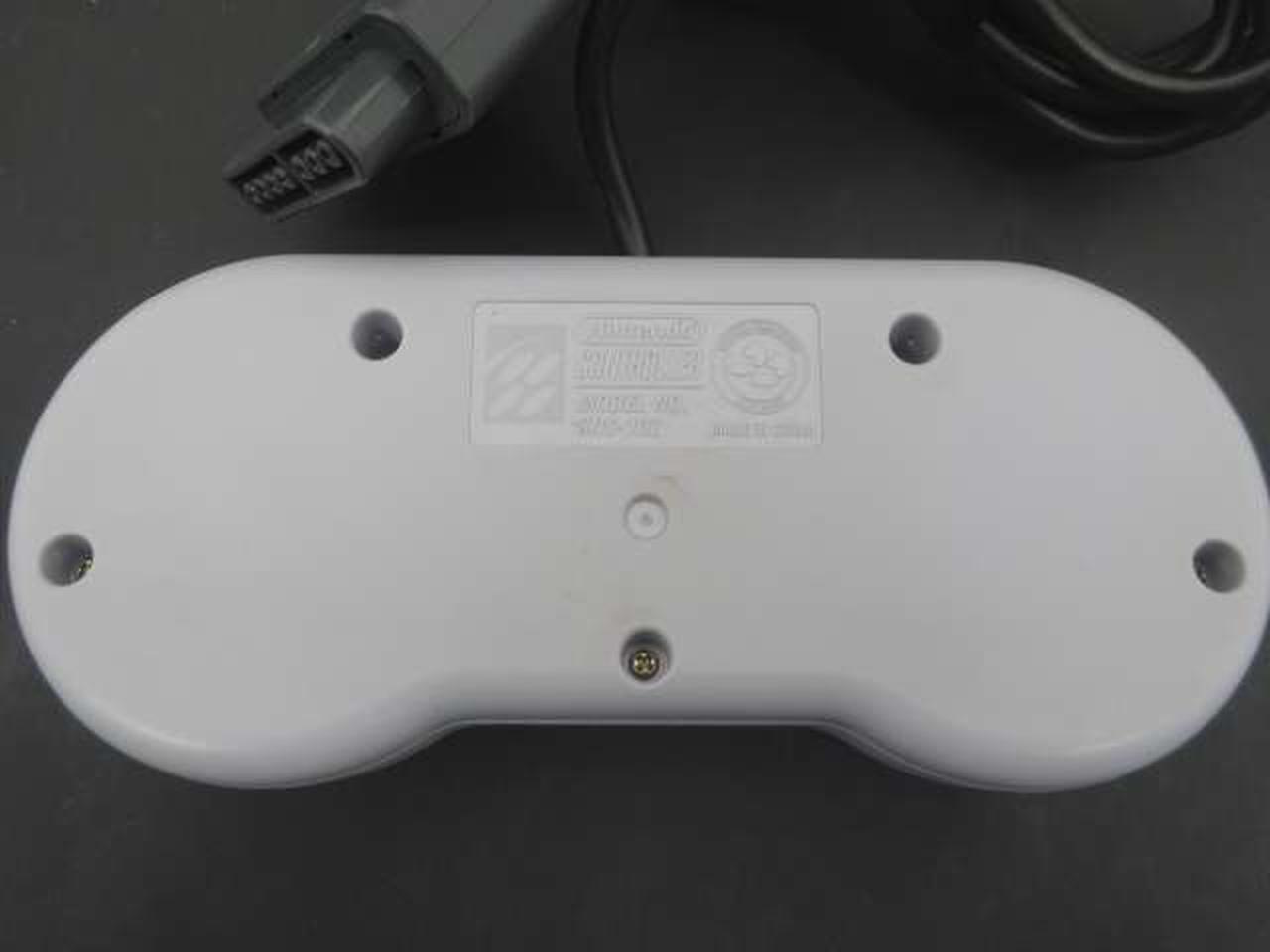 コントローラー裏面です。