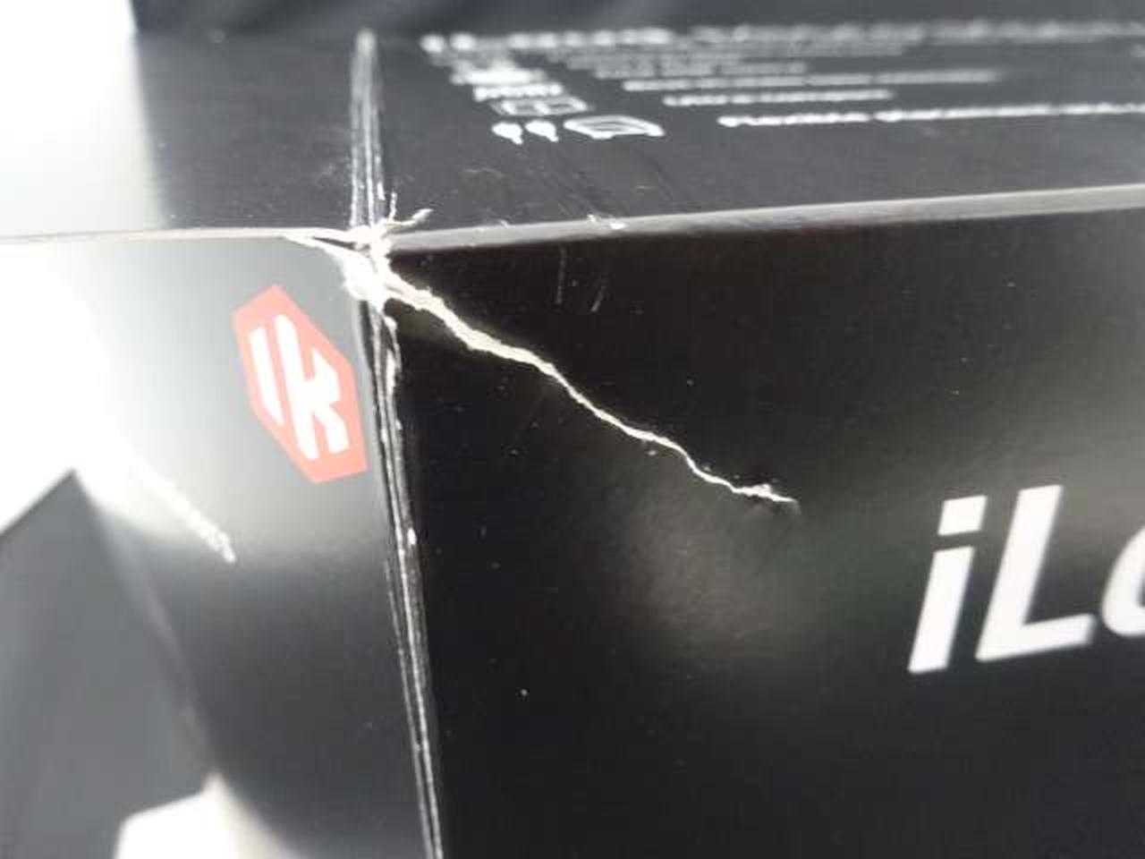 化粧箱破れあり。