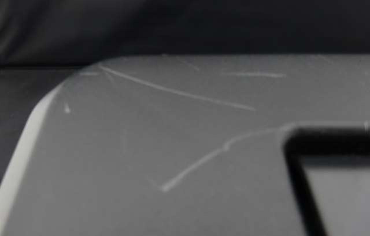 ケースに細かな擦り傷がございます