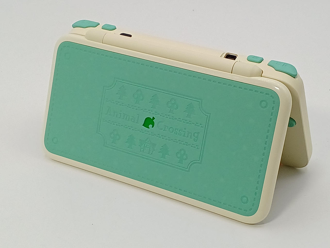 NEW2DS LL とびだせどうぶつの森仕様