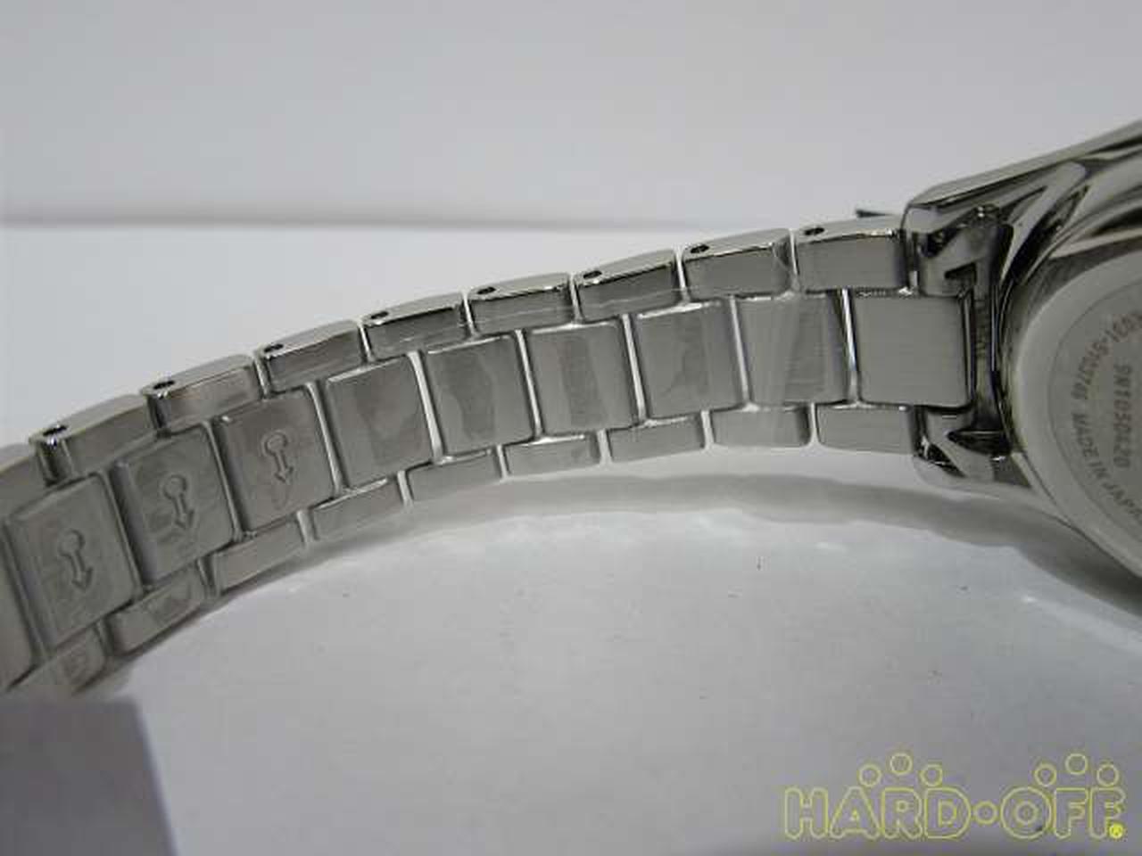 ベルトの内側シールが貼られています。