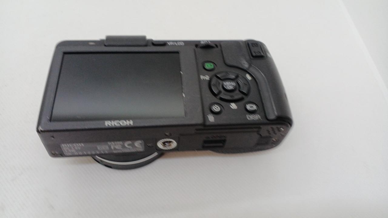 ショット数4300回 RICOH GX200 充電器付き LL3644 ショット数4300回 RICOH GX200 充電器付き LL3644
