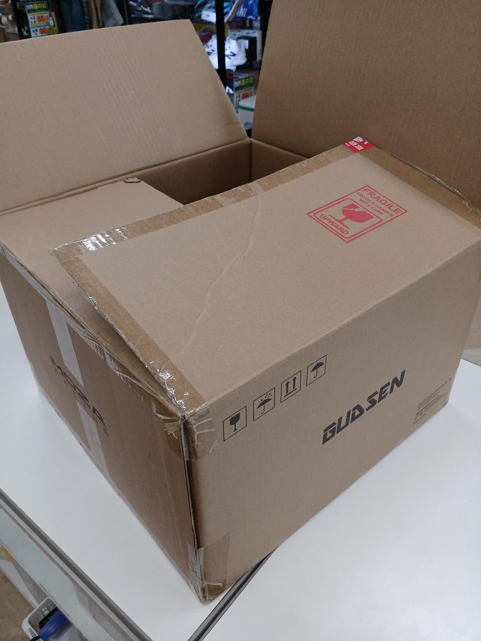 こちらのダンボールに入れて発送致します