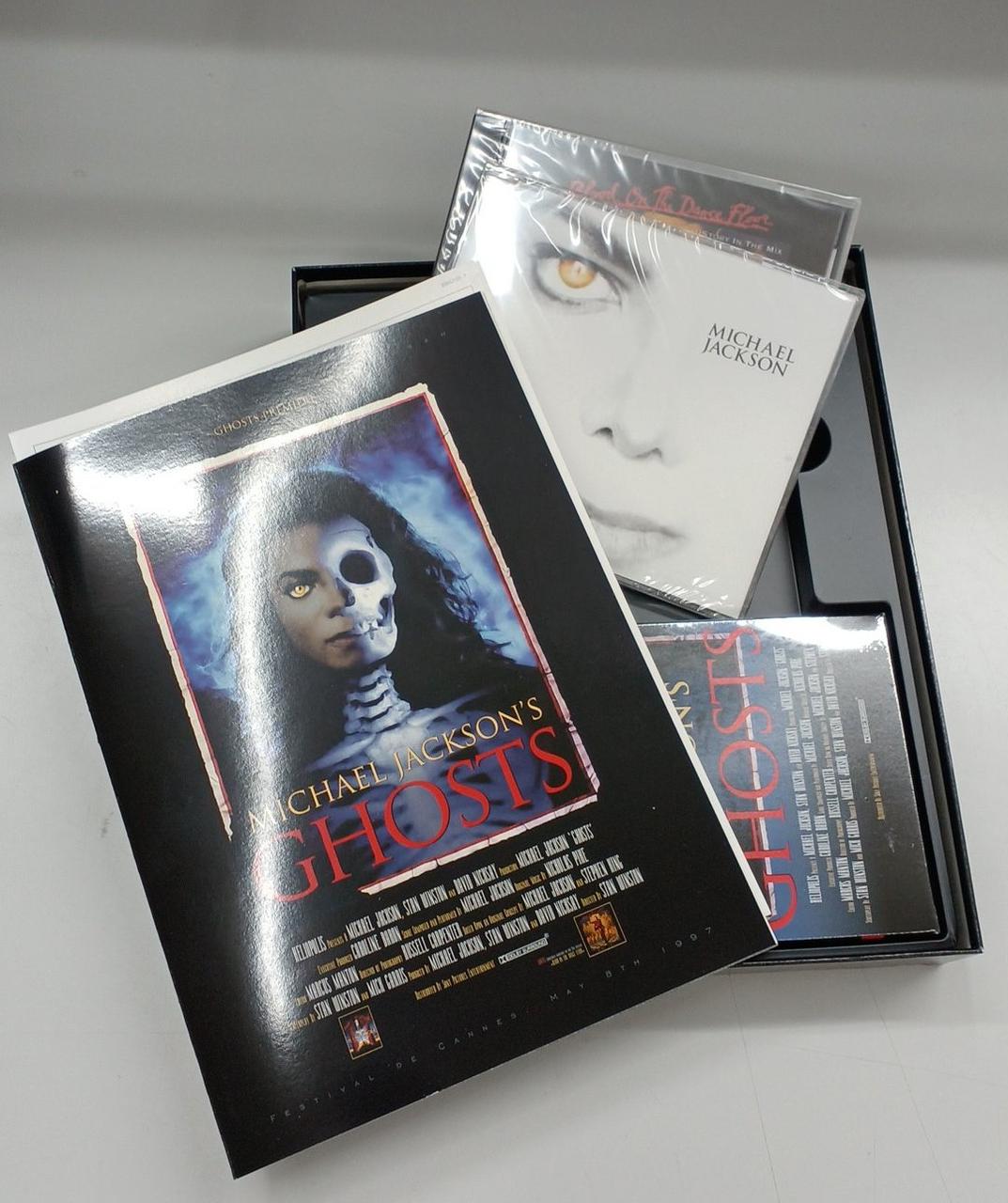 マイケルジャクソン DVD 35枚セット マイケルジャクソン DVD、本 セット - メルカリ