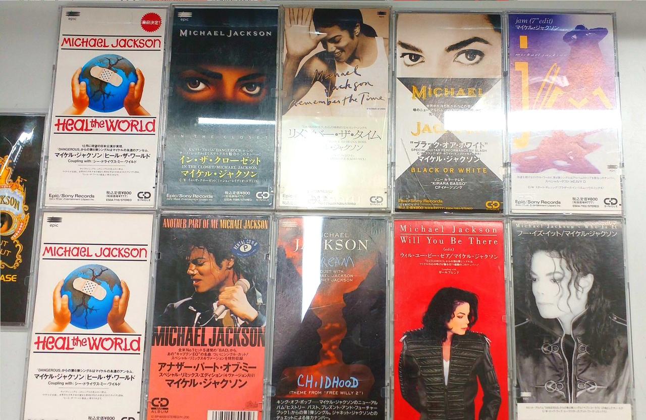 マイケルジャクソン/各種DVD/バラ売り可 MICHAEL JACKSON THE ULTIMATE COLLECTION DVD Set Trunk Case