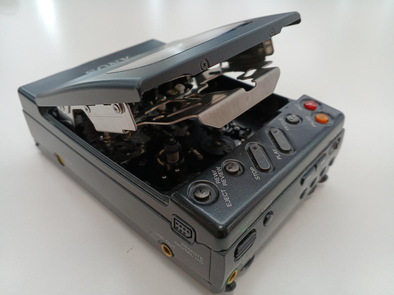 ポータブルプレーヤー SONY TCD D3 Sony TCD-D3 Portable DAT Recorder Digital Tape Japan Used