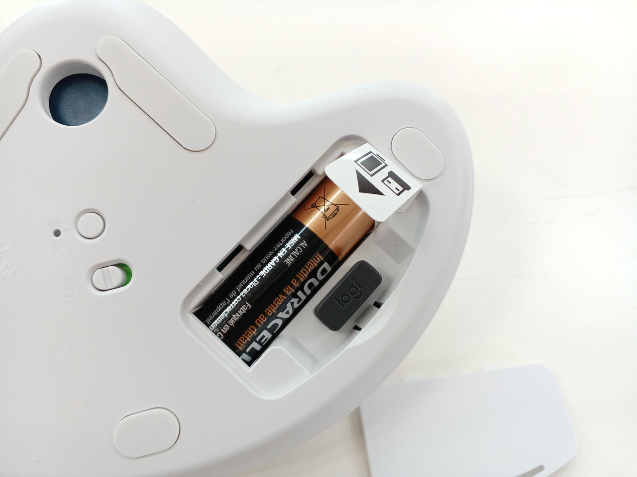 電池 付属しています。 USB 格納