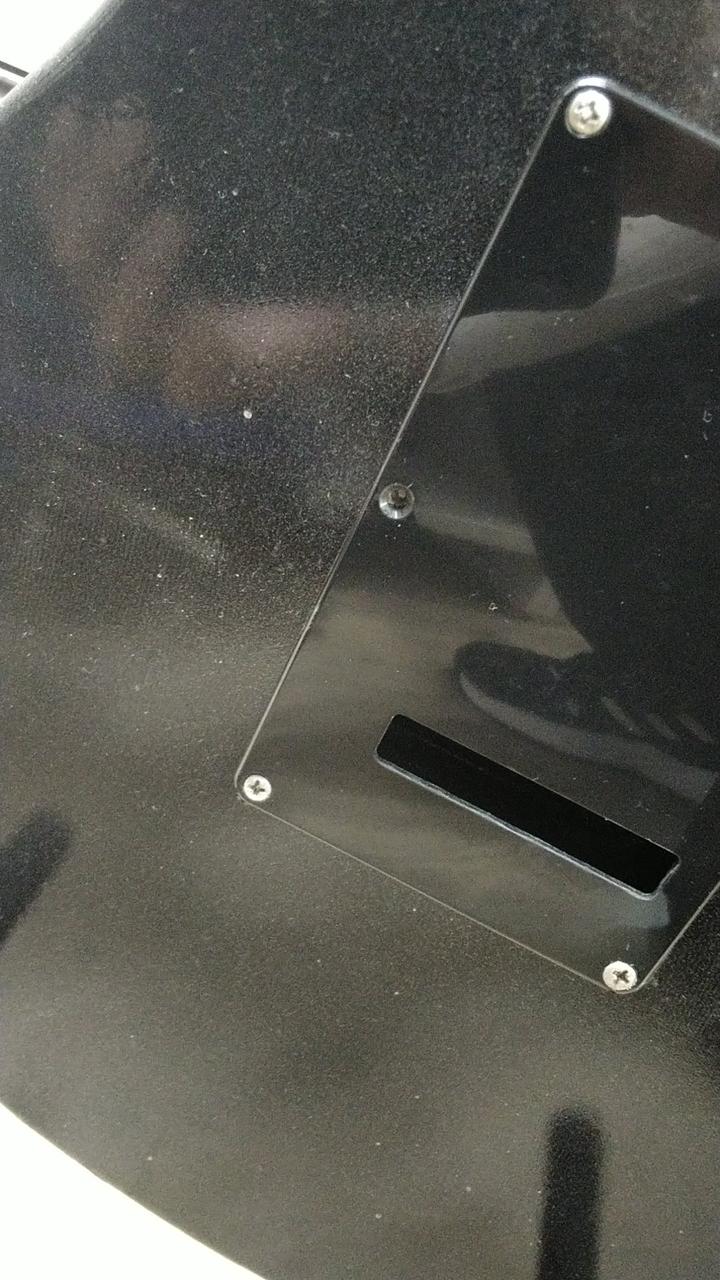 ネジ穴埋まってます