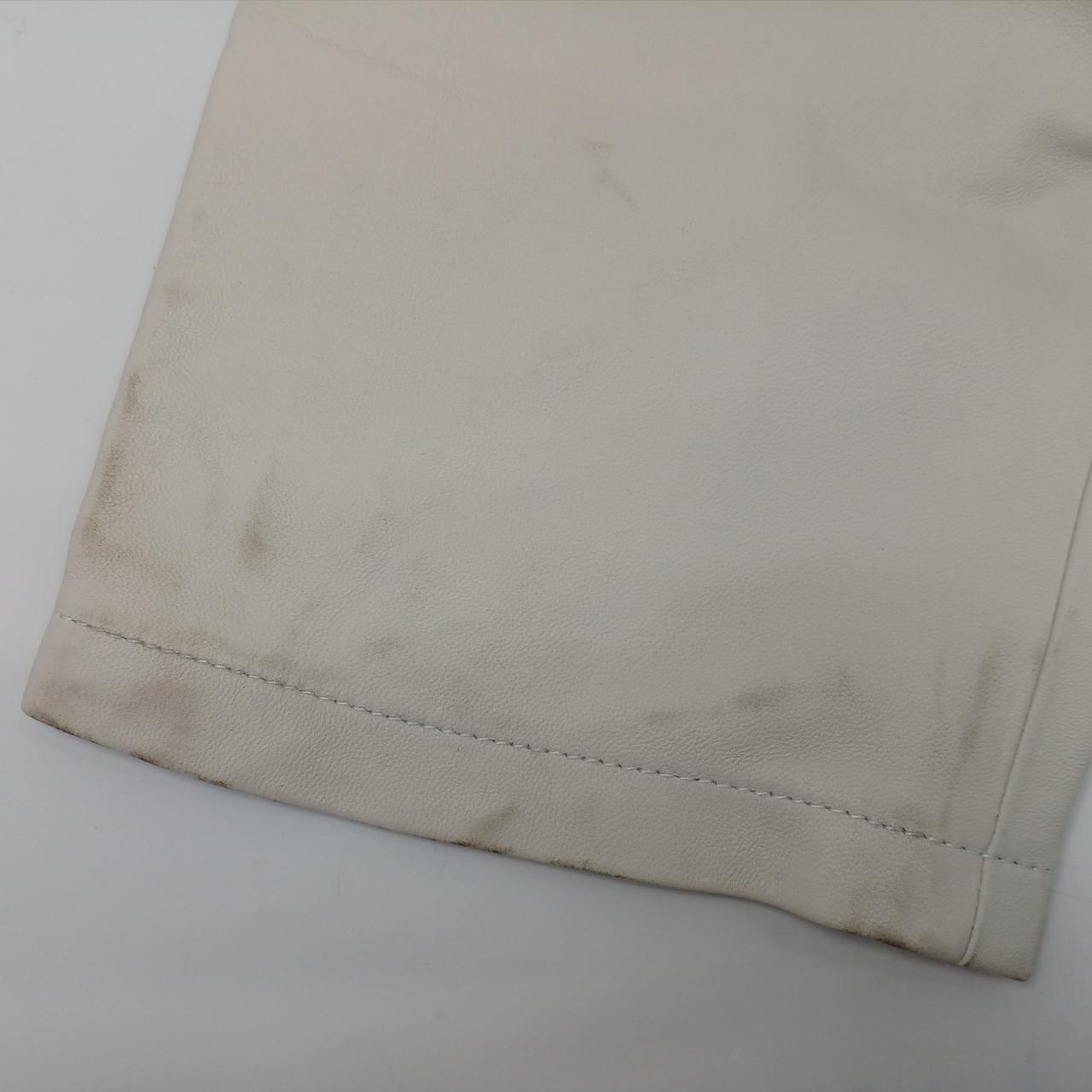 右足背面　裾汚れあり