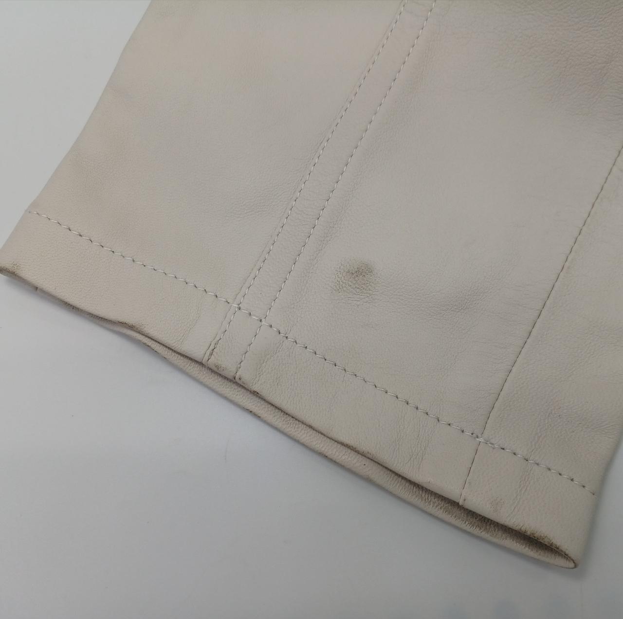 右足全面　裾汚れあり