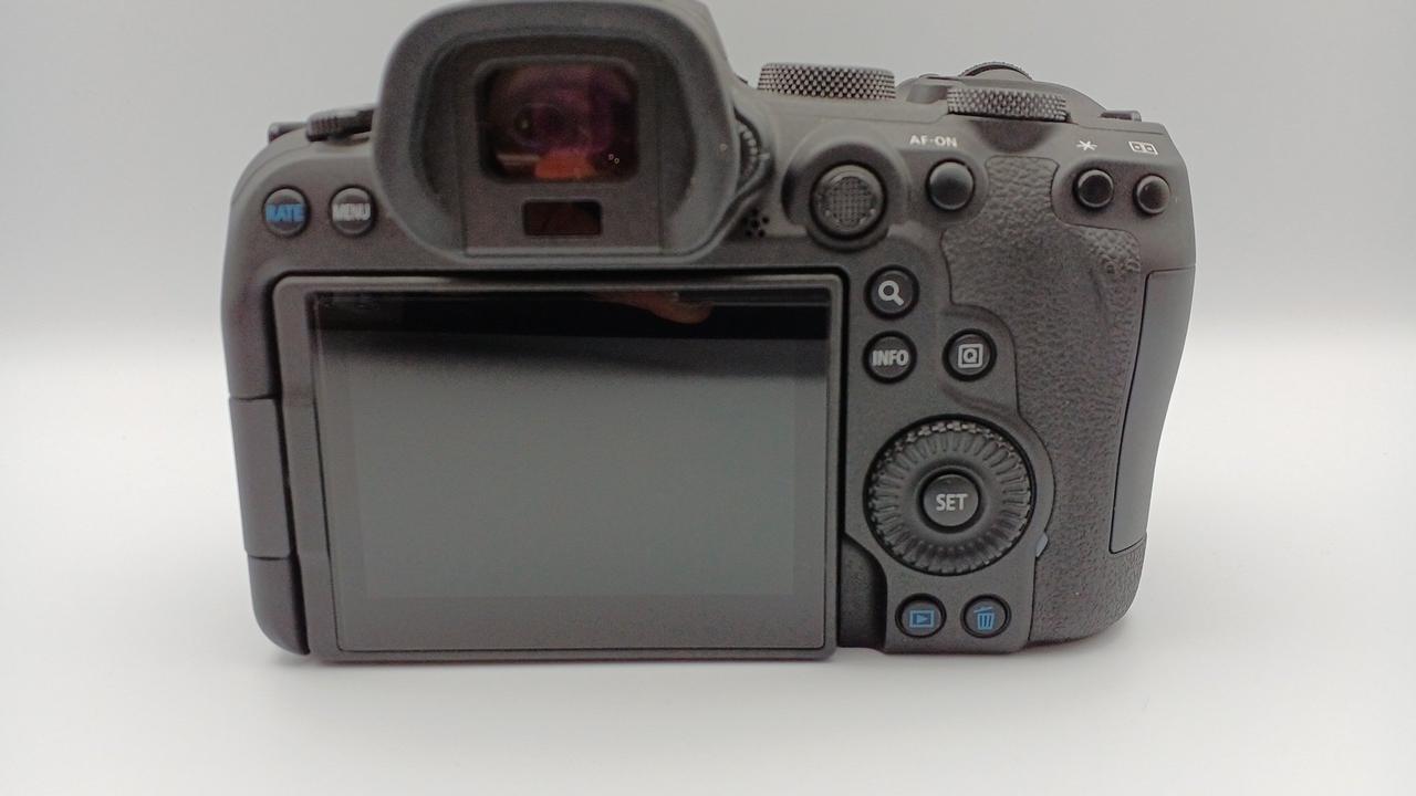 174  ★EOS  M★CANON キヤノン★ミラーレス一眼 EOS M キヤノン Canon ミラーレス一眼 レンズキット レッド 中古