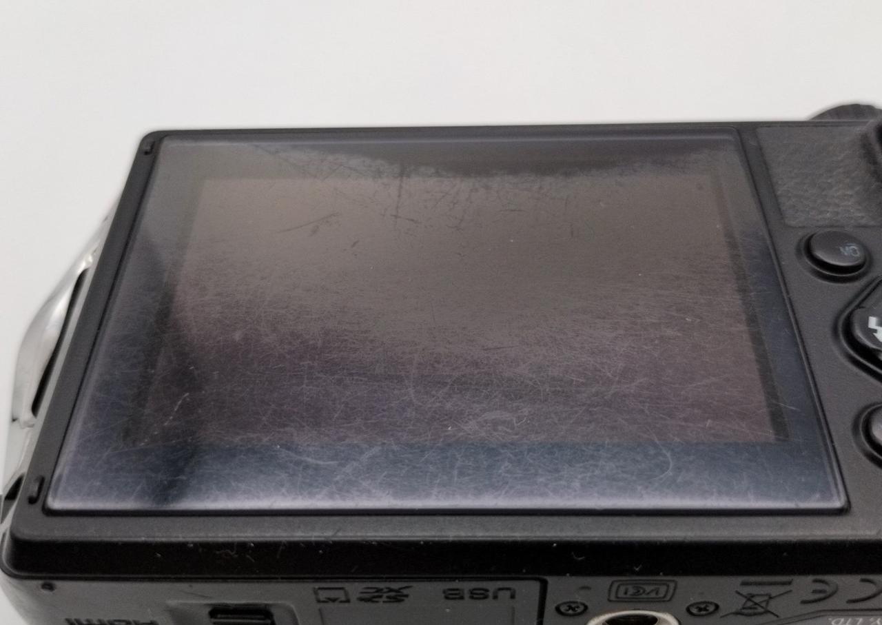 画面キズ多く、白くなっています