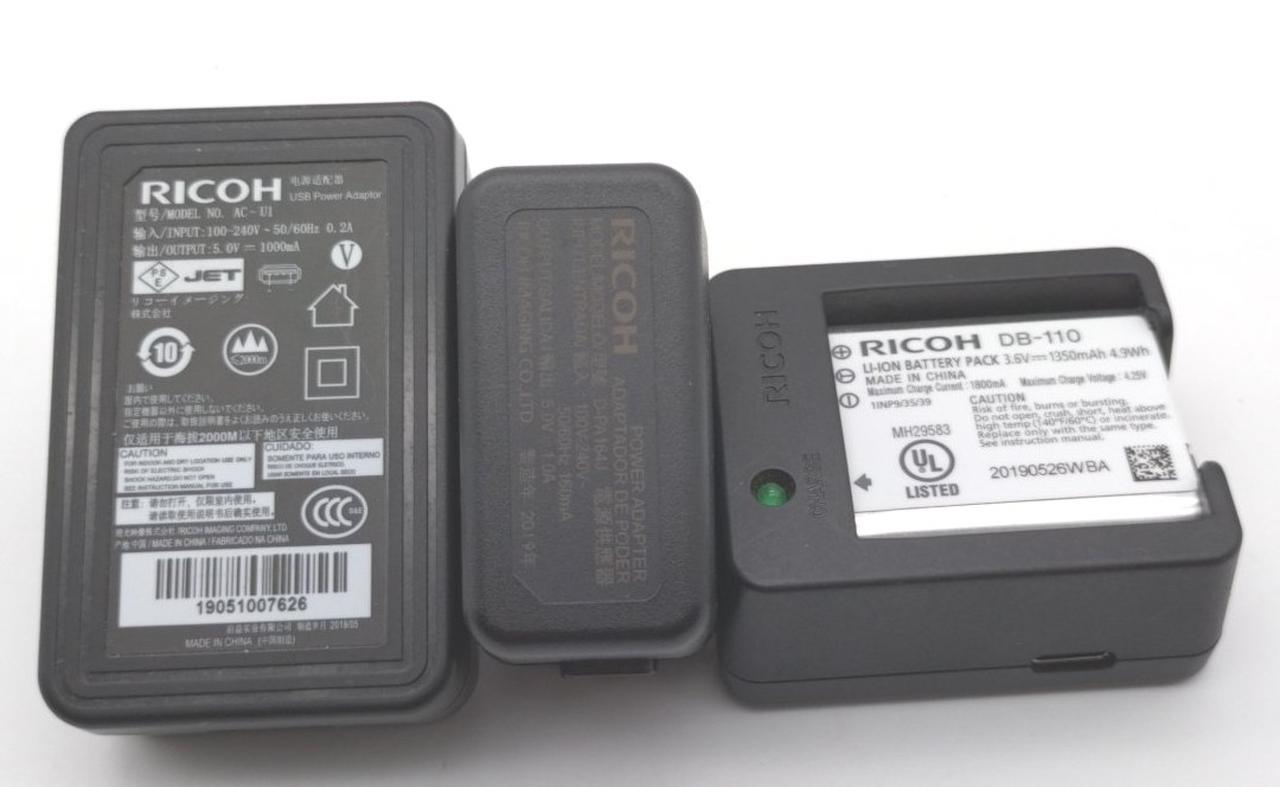 USBアダプター2個付属します