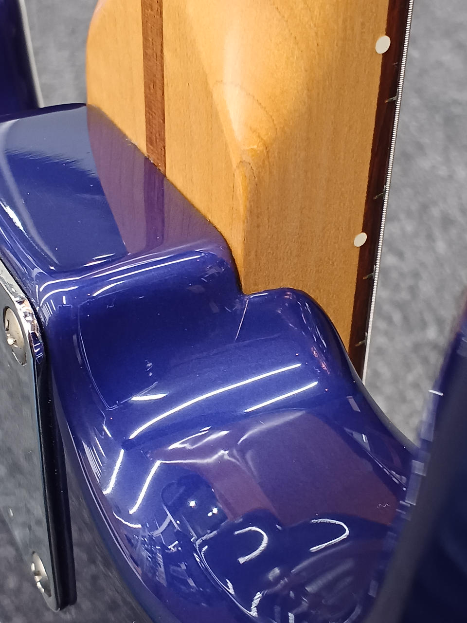 フェンダー(FENDER)|ミッドナイトブルーのストラトキャスター
