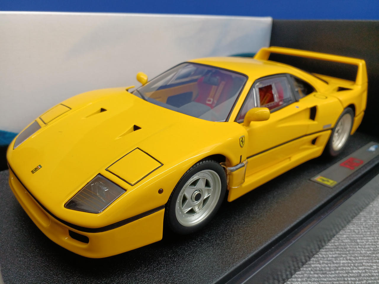 未開封 1/18 Hot Wheels Elite フェラーリ F40 イエロー