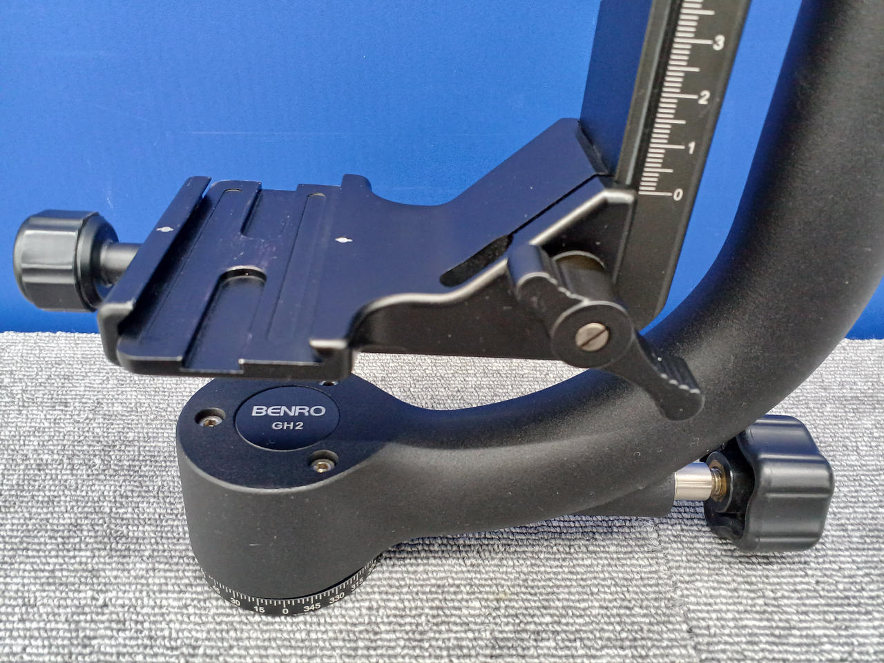 ほぼ新品 BENRO GH-2 ジンバル式雲台  プレート付 ほぼ新品 BENRO GH-2 ジンバル式雲台 プレート付