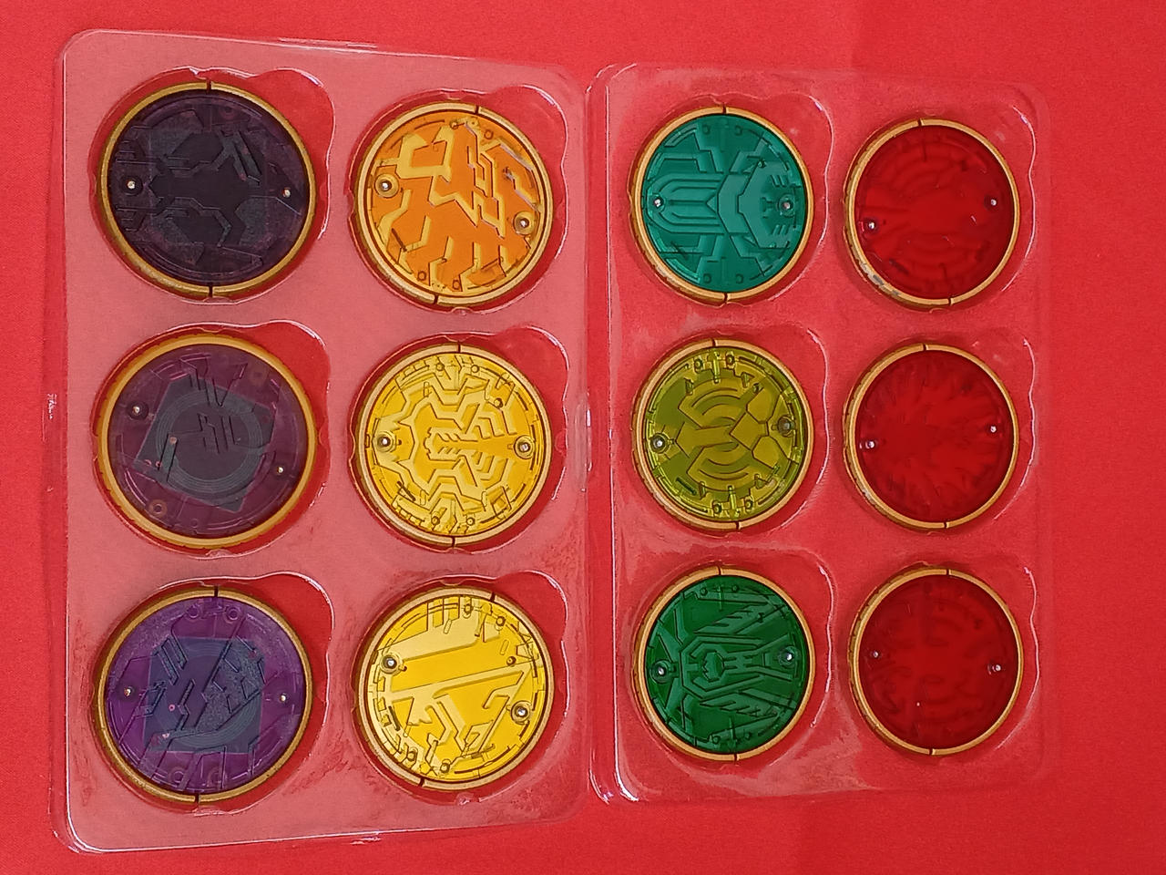 プテラトリケラティラノメダル、食玩ガチャ