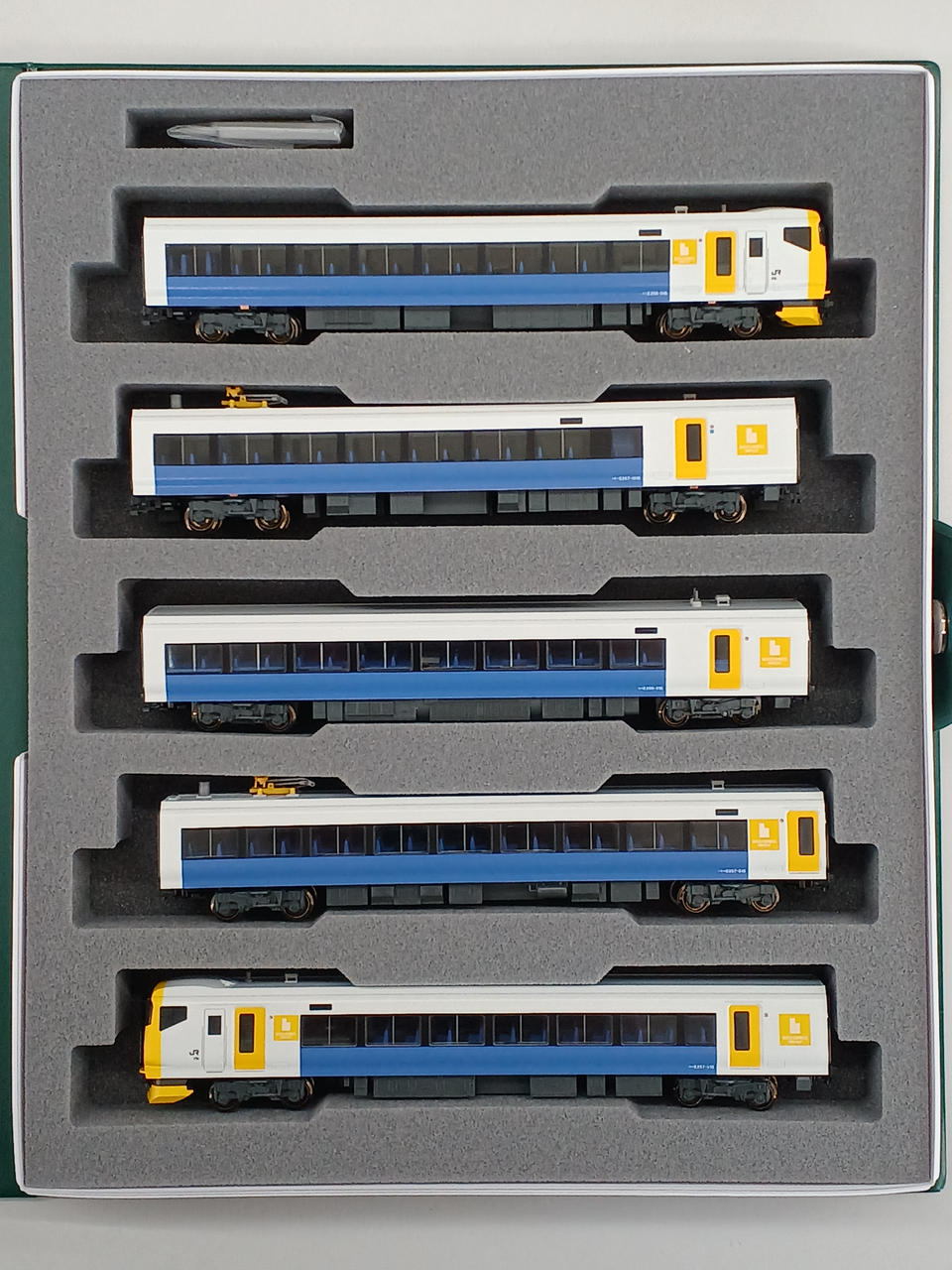 KATO 型番:10-1282 E257系500番台5両基本セット KATO 型番:10-1282 E257系500番台5両基本セット