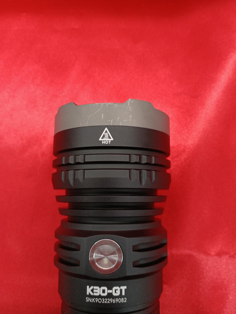 キズ、汚れがあります。