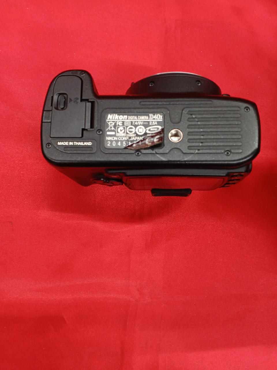 シールが剥がれかけています。