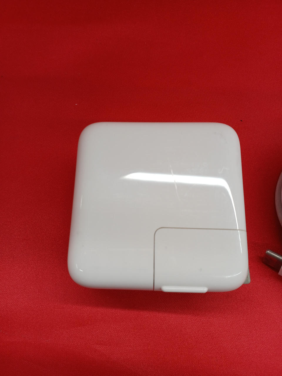 小キズがあります。