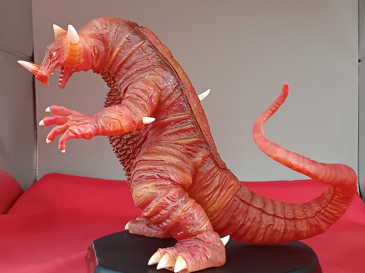 M地球防衛軍秘密基地本部|古代怪獣ゴモラ レイオニックバースト