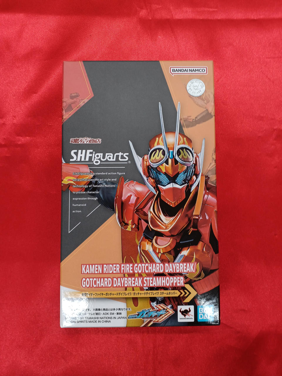 ケイ　仮面ライダーガッチャードデイブレイク　ヴァルバラド Amazon | DXガッチャードライバーデイブレイクVer. 仮面ライダー