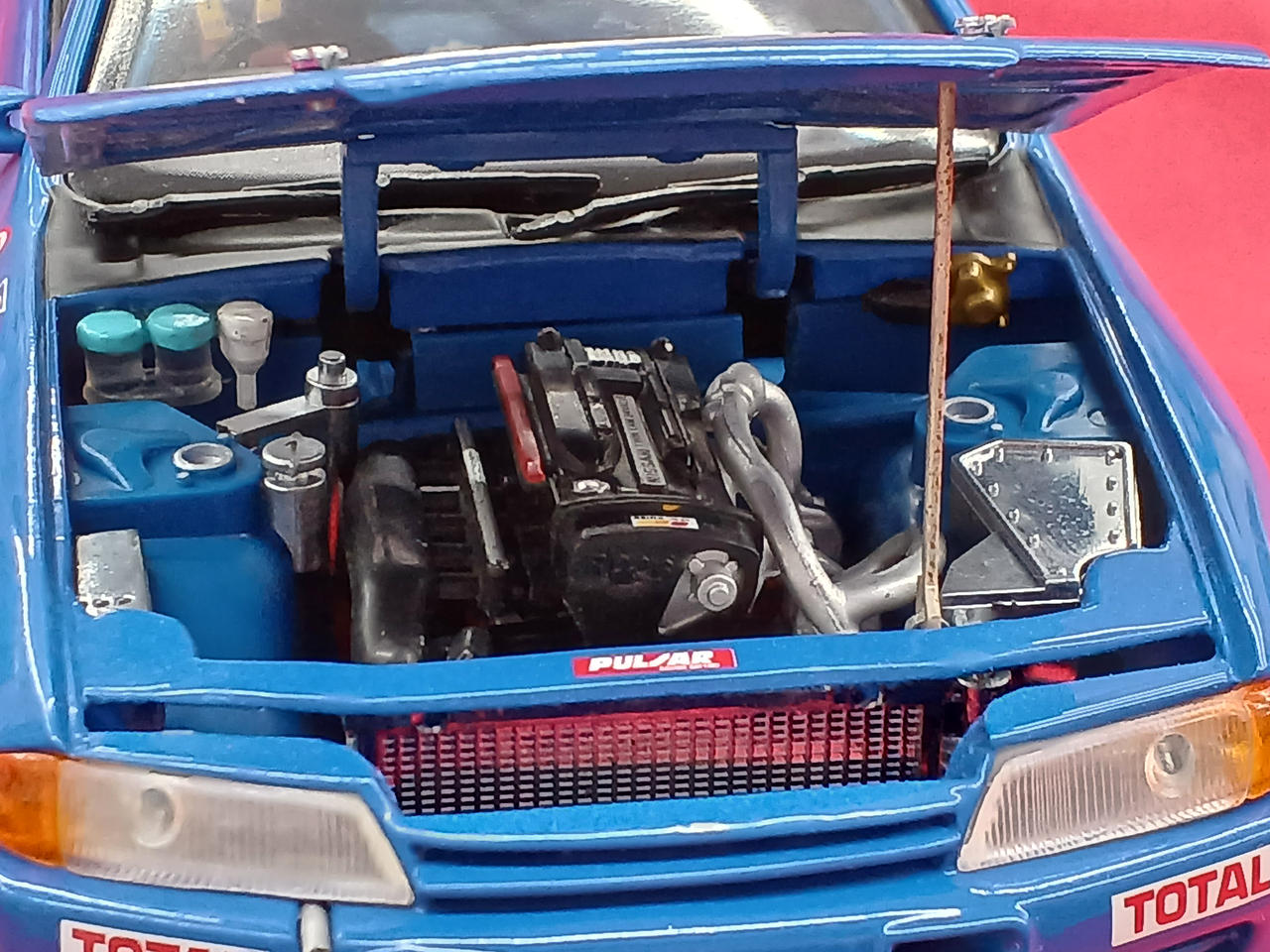 ボンネット支え棒錆びあり