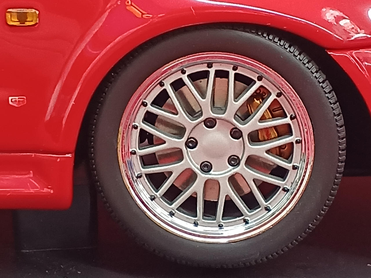 タイヤ潰れあり