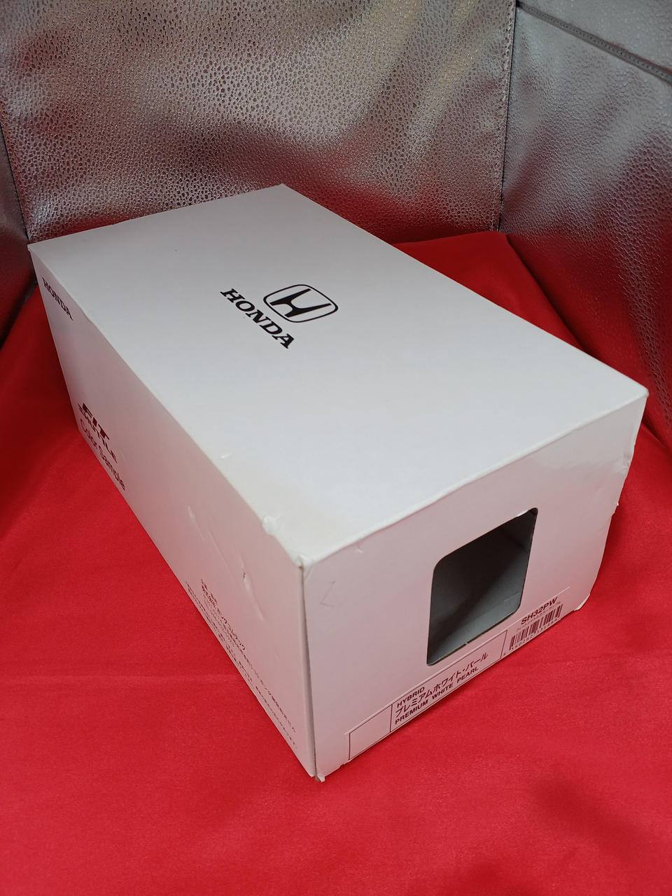 角に色褪せあります