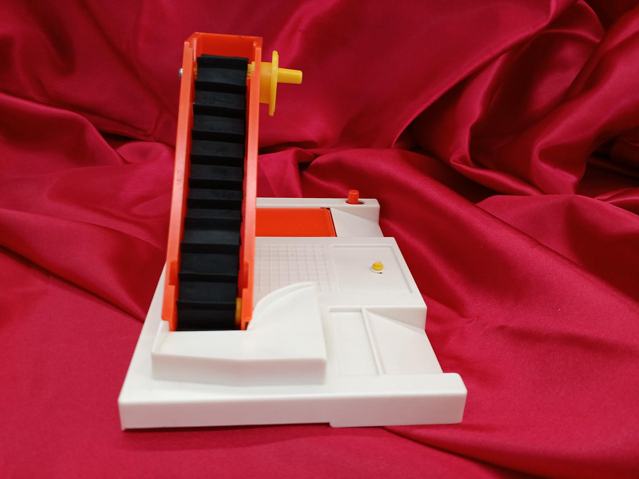 ベルトがのびて、回転しません。