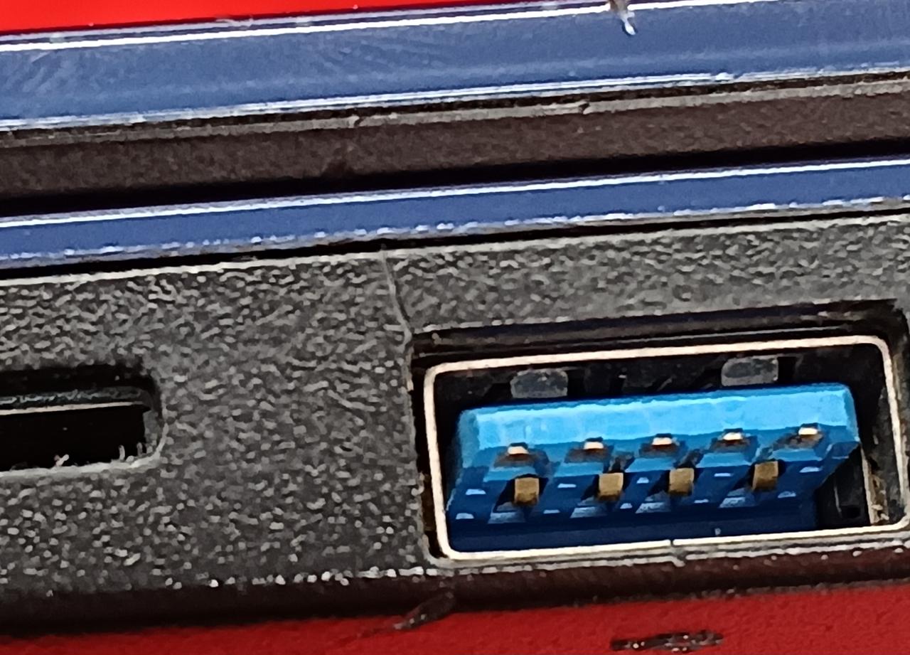 ひび割れがあります