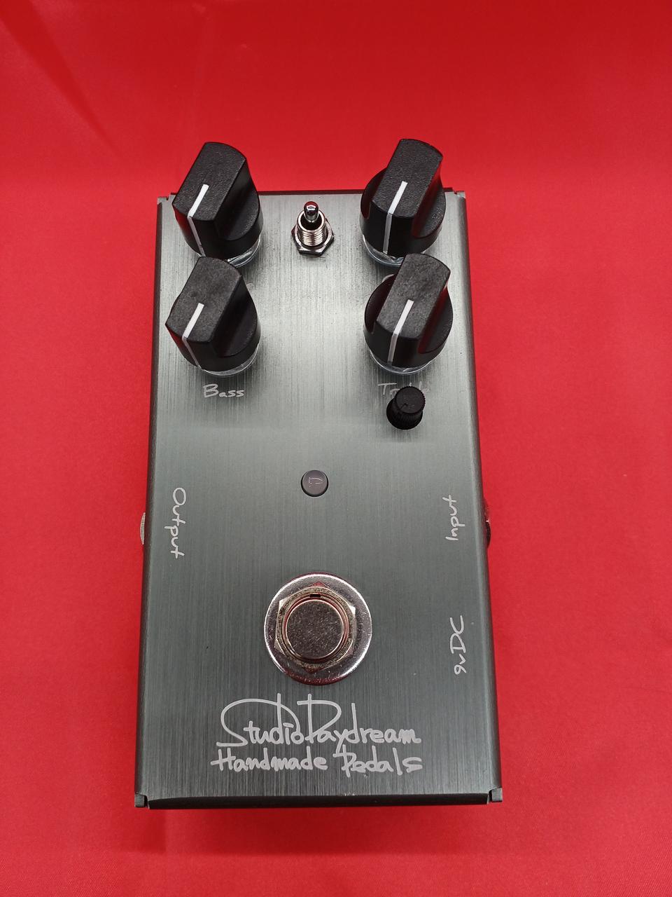 キズがあります。